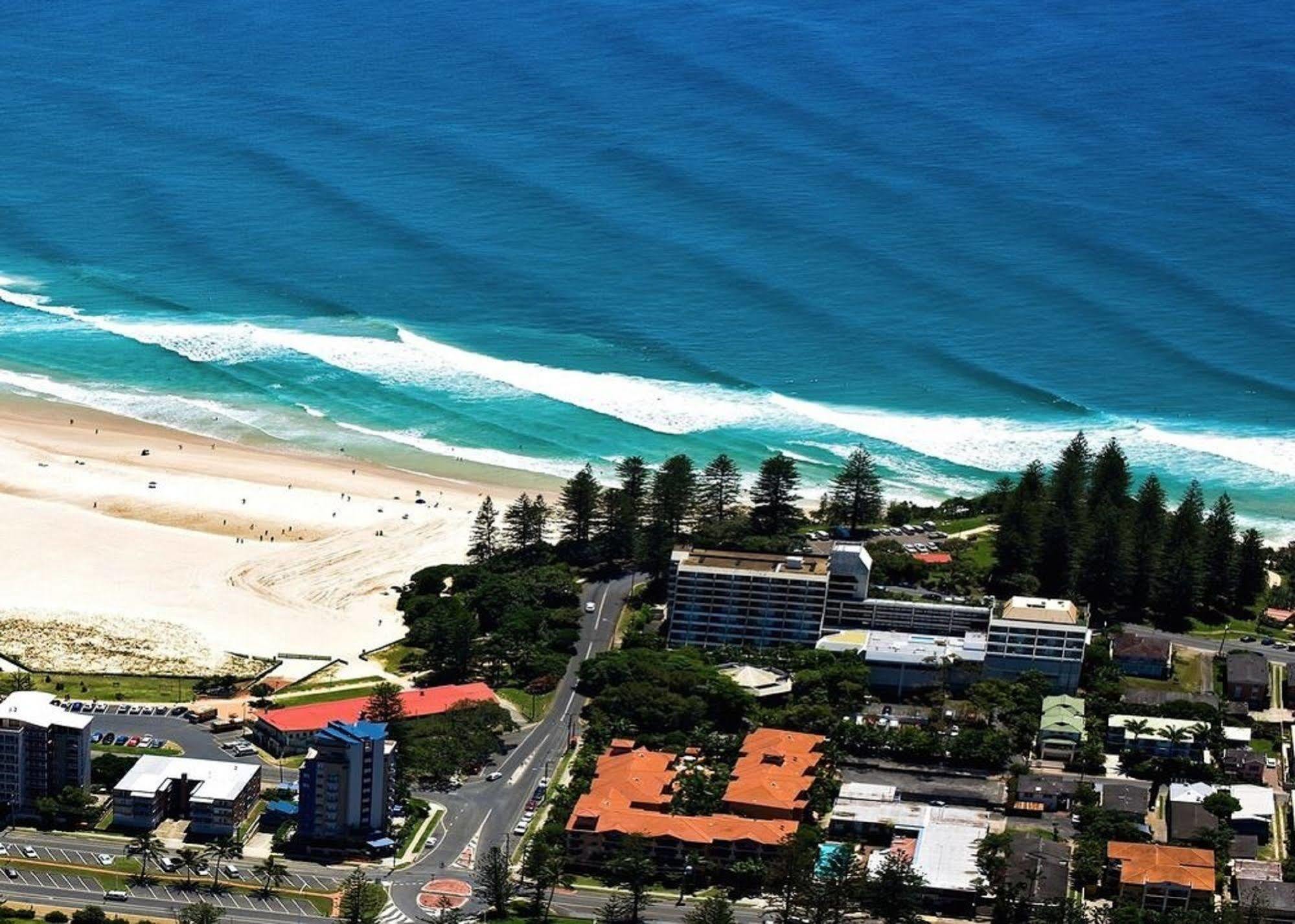 Komune Resort And Beach Club Greenmount Beach Coolangatta Dış mekan fotoğraf